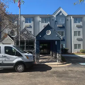 Hotel Microtel By Wyndham Airport ***